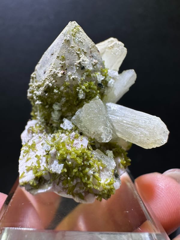 Zeolite group (species not verified) from Fujian, China, individual mineral specimen view 4