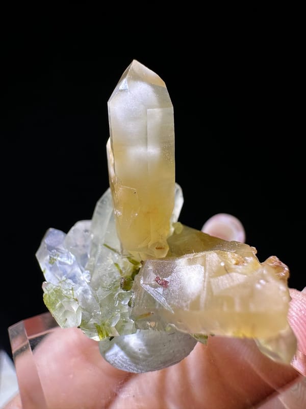 Quartz from Pakistan, individual mineral specimen view 4