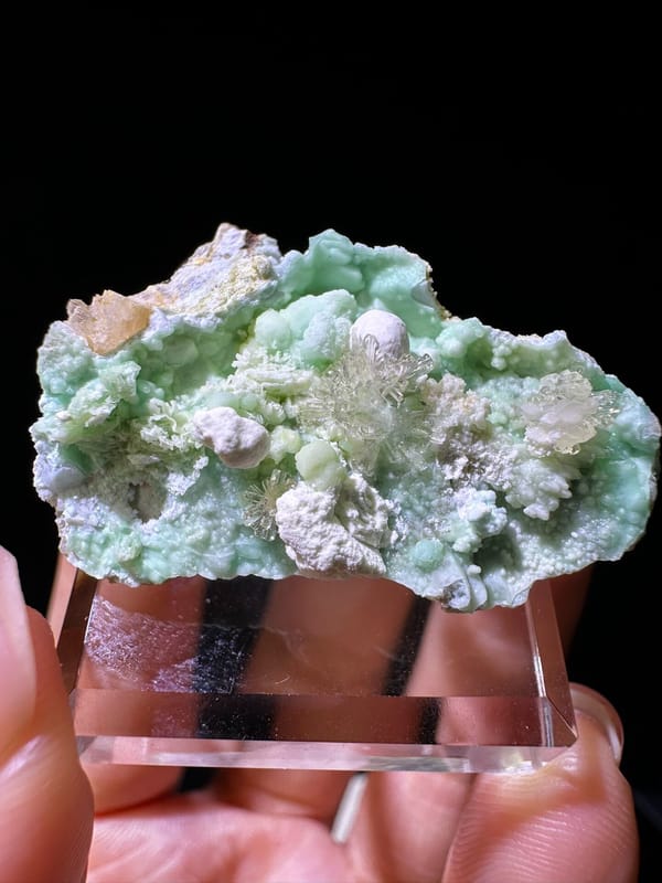 Creedite from Guizhou, China, individual mineral specimen view 1