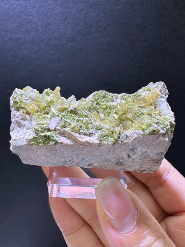 Zeolite group (species not verified) from Fujian, China, individual mineral specimen view 1