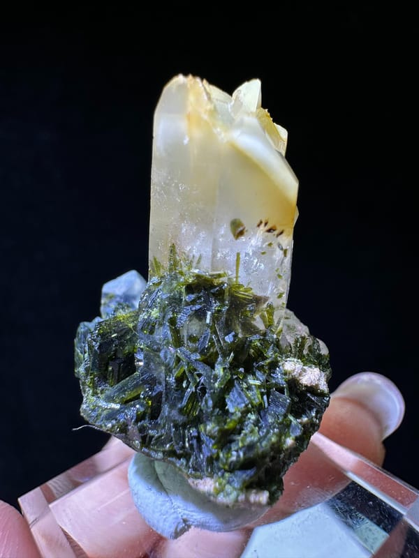 Quartz from Pakistan, individual mineral specimen view 2