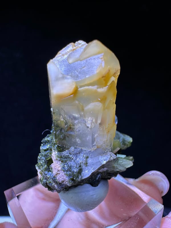 Quartz from Pakistan, individual mineral specimen view 3