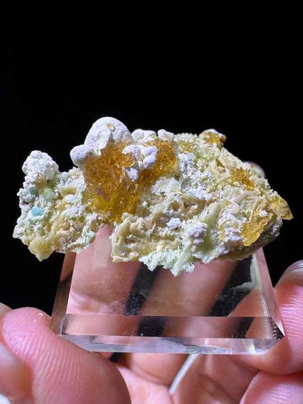 Creedite from Guizhou, China, individual mineral specimen view 1