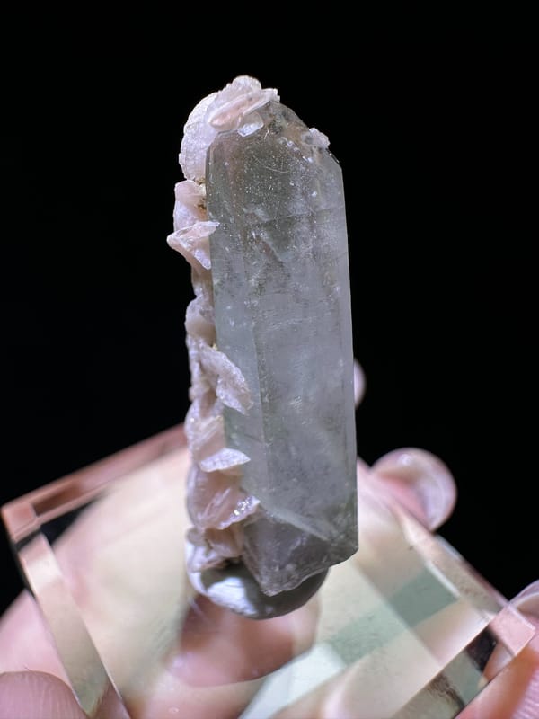 Quartz from Jiangxi, China, individual mineral specimen view 1