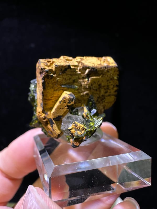 Quartz from Sichuan, China, individual mineral specimen view 3