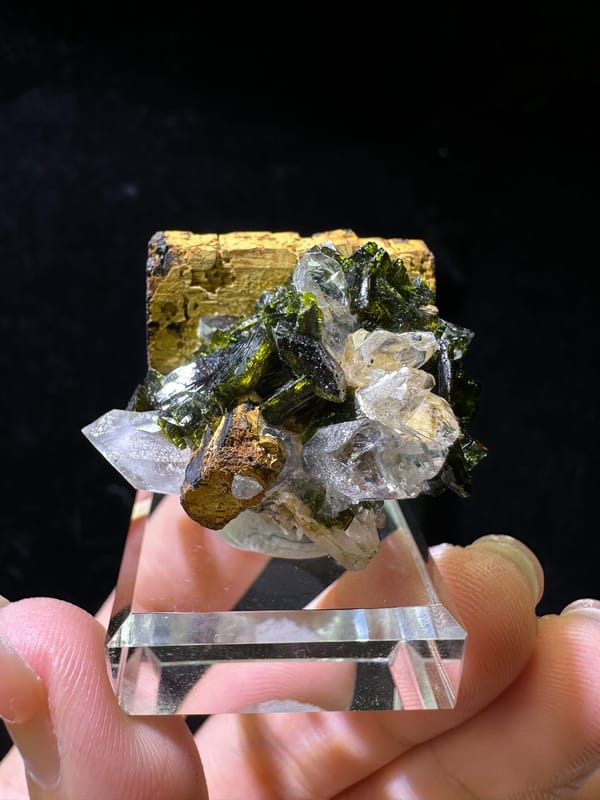 Quartz from Sichuan, China, individual mineral specimen view 4