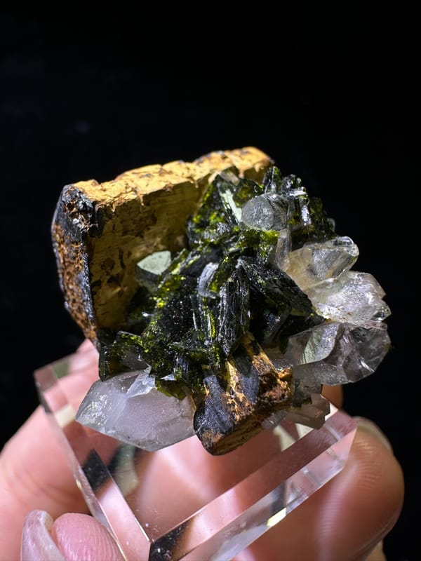 Quartz from Sichuan, China, individual mineral specimen view 5