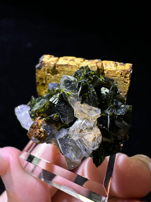 Quartz from Sichuan, China, individual mineral specimen view 6