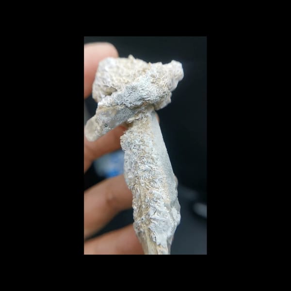 Mushroom-shaped quartz and calcite from Inner Mongolia — additional angle