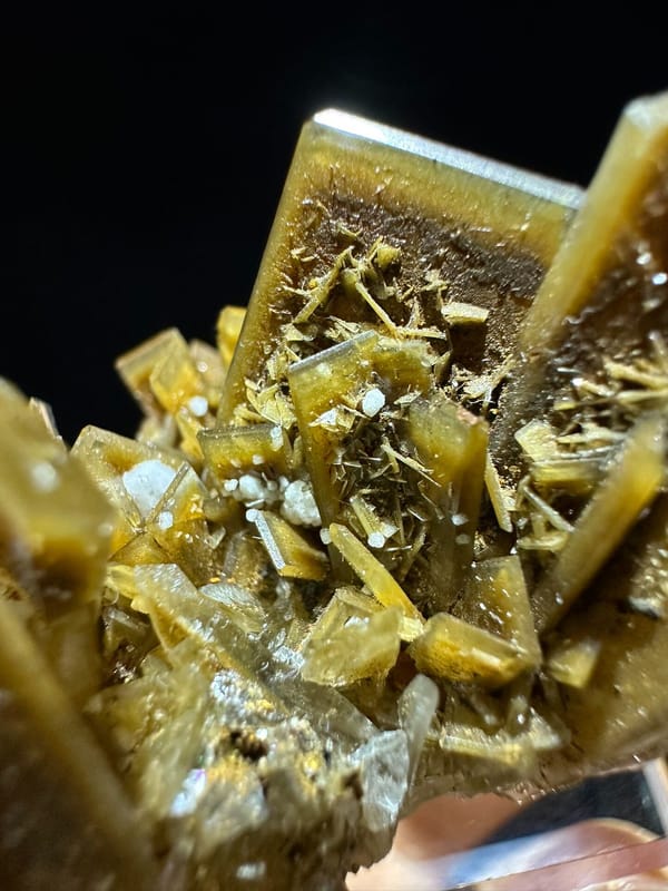 Baryte from Henan, China, individual mineral specimen view 4