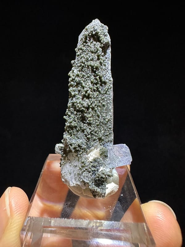 Quartz from Yaogangxian Mine, Yizhang Co., Hunan, China, individual mineral specimen view 2