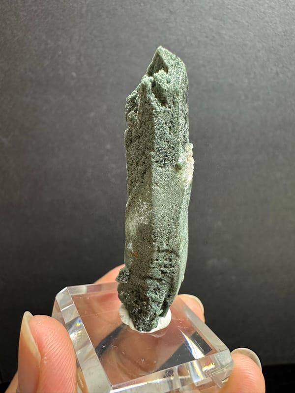 Quartz from Colombia, individual mineral specimen view 3