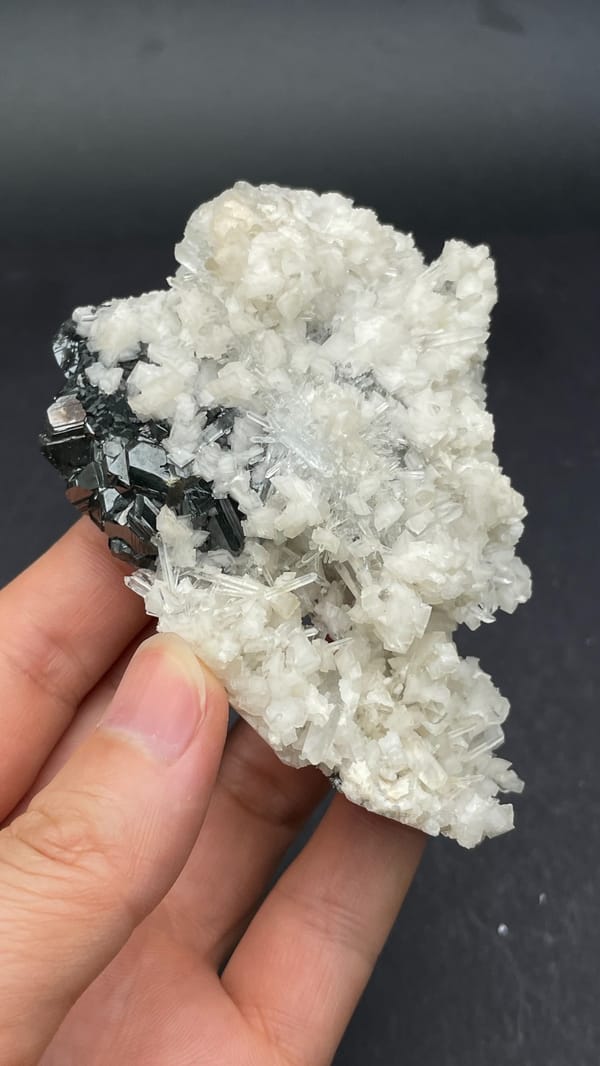 White quartz crust over dark marmatite sphalerite from Peru, reverse side
