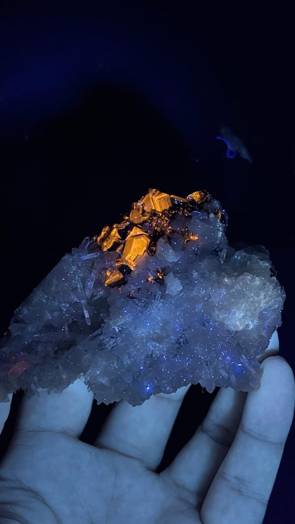 White quartz crust over dark marmatite sphalerite from Peru, detail of the matrix contact