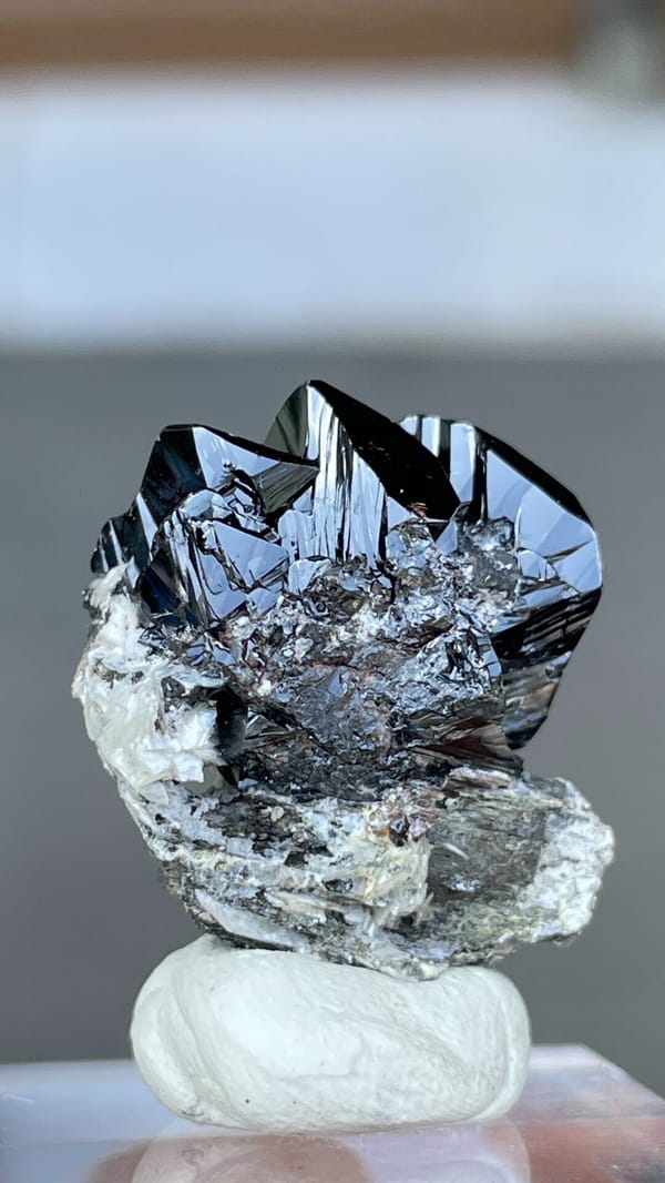 Black lustrous cassiterite crystal group on white matrix from Xuebaoding, Sichuan