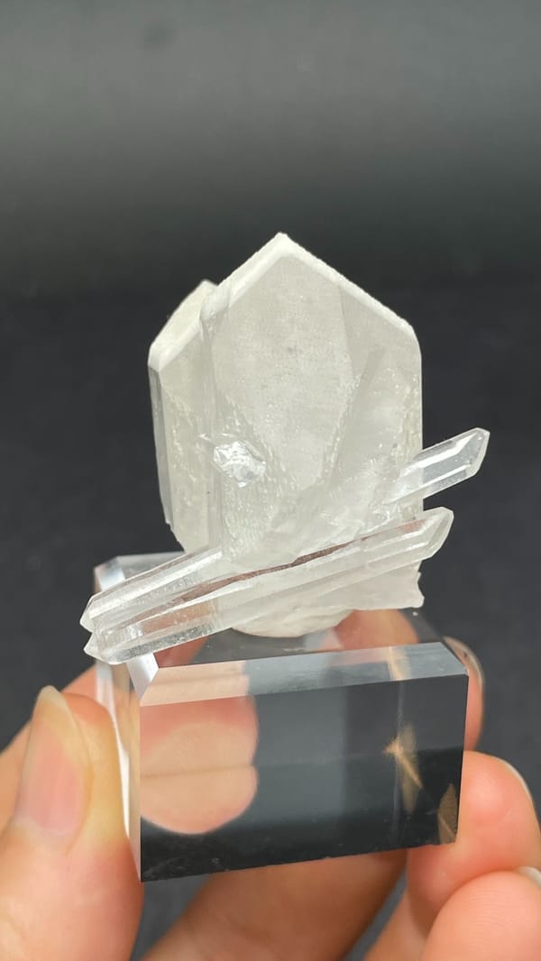 Blocky white baryte crystal with quartz from Jinkouhe, Sichuan, China, top view