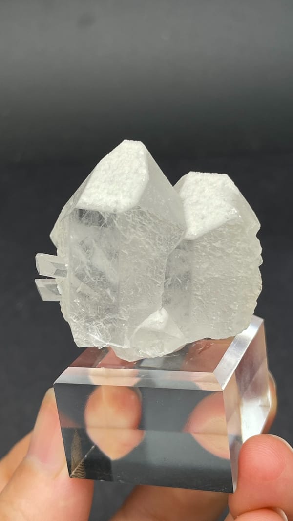 Blocky white baryte crystal with quartz from Jinkouhe, Sichuan, China, detail of the matrix contact