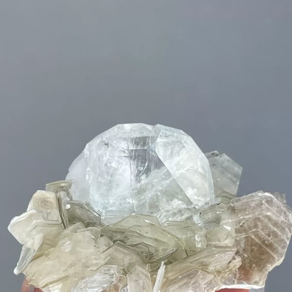 Pale blue Xuebaoding aquamarine crystal in a silvery mica rosette — detail view