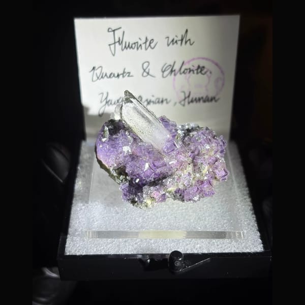 Purple fluorite with an upright quartz point and chlorite from Yaogangxian — complete view