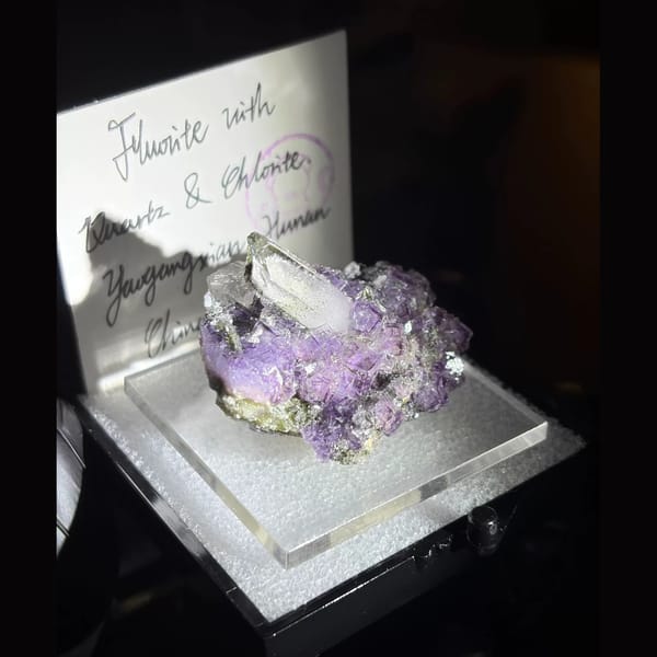 Purple fluorite with an upright quartz point and chlorite from Yaogangxian — detail view