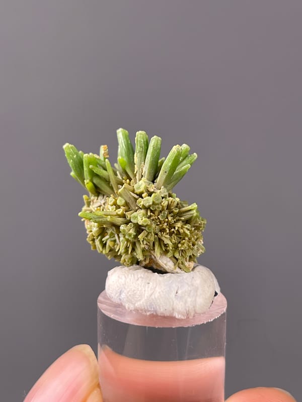 Pyromorphite specimen defined by visible green diverging hexagonal prisms