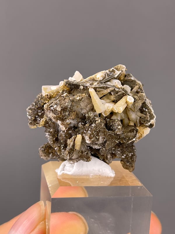 Quartz specimen defined by visible cream crystals over dark sulfides