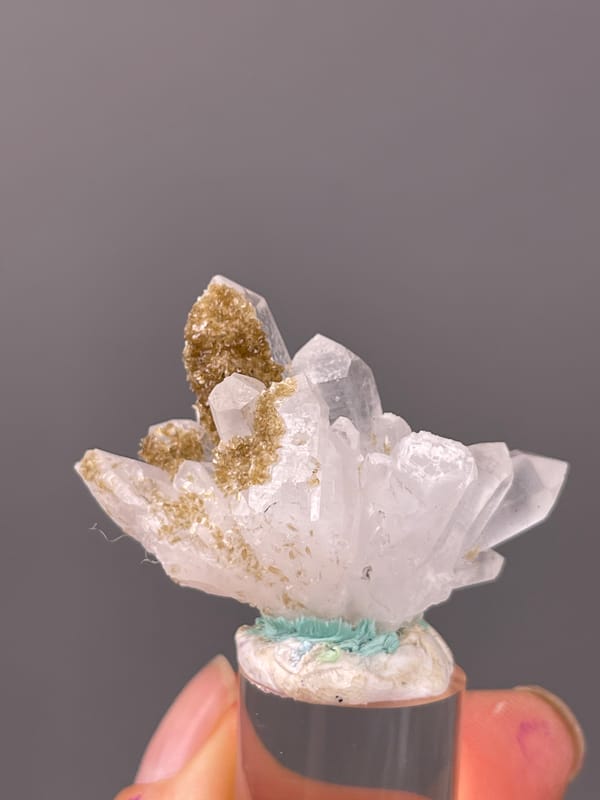 Quartz specimen from Longyan, Fujian, China bearing clear quartz fan with brown coating