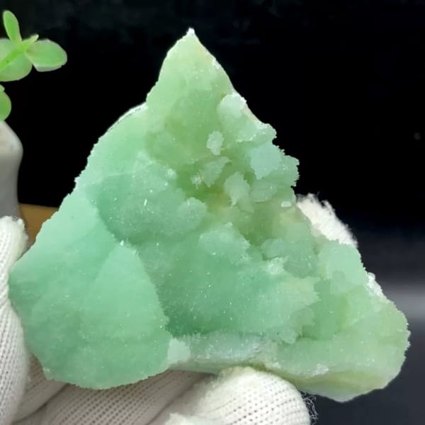 Mint-green radiating aragonite peak with sugary skin from Sichuan, China