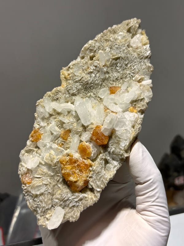 Mica plate with scheelite, aquamarine and fluorite from Xuebaoding, Sichuan, China, close-up of the crystal faces