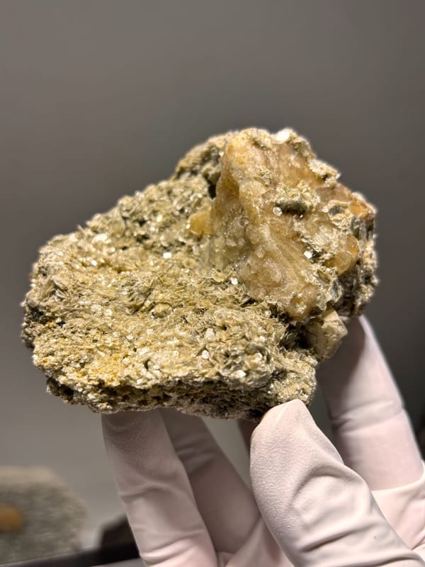 Golden mica plate with scheelite from Xuebaoding, Sichuan, China, close-up of the crystal faces