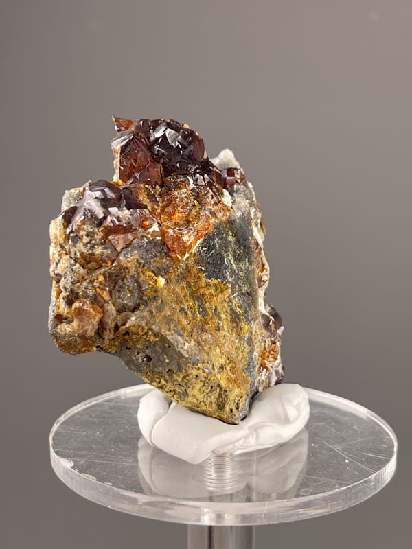 Sphalerite specimen from Hunan, China presenting reddish-brown resinous crystals