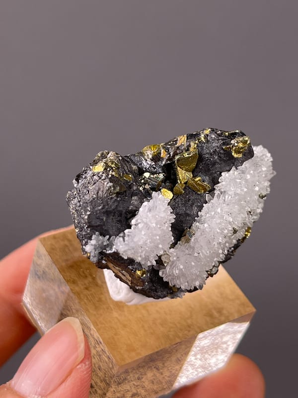 Sphalerite specimen from Jiangxi, China displaying white quartz on dark sulfide matrix