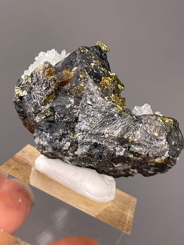 Sphalerite specimen from Jiangxi, China highlighting white quartz on dark sulfide matrix