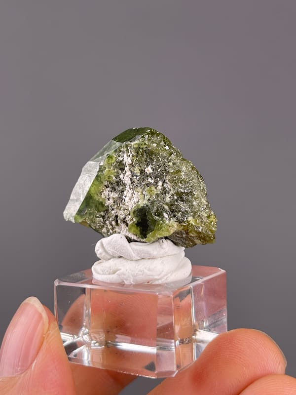 Tourmaline from Brazil: front view of green edges surrounding a light surface patch.