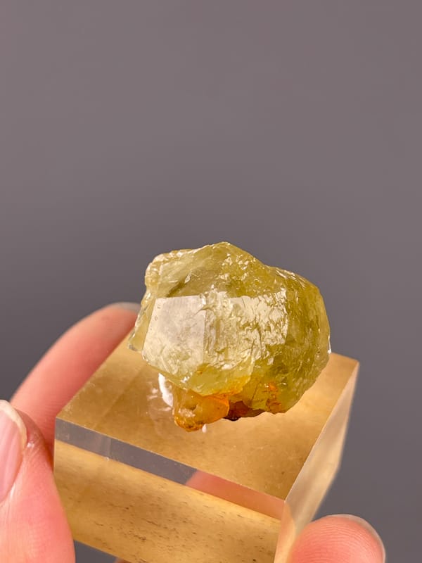Unidentified specimen from Daye, Hubei, China: side angle showing intersecting broad faces.