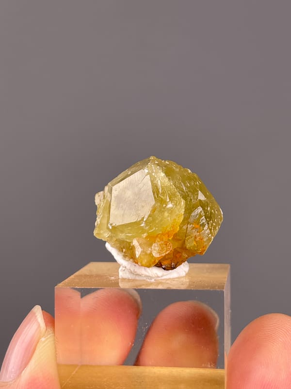 Unidentified specimen from Daye, Hubei, China: upright front view with a large pale reflection.