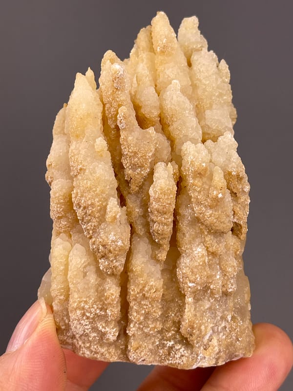Unidentified specimen from Yunnan, China: upright towers with narrow vertical gaps between them.