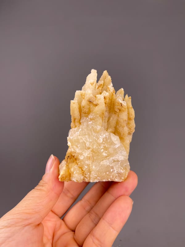 Unidentified specimen from Yunnan, China: reverse showing a broad pale exposed lower area.