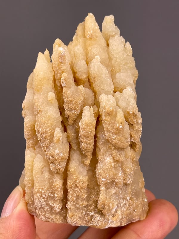 Unidentified specimen from Yunnan, China: front view with taller central spires and shorter side growths.