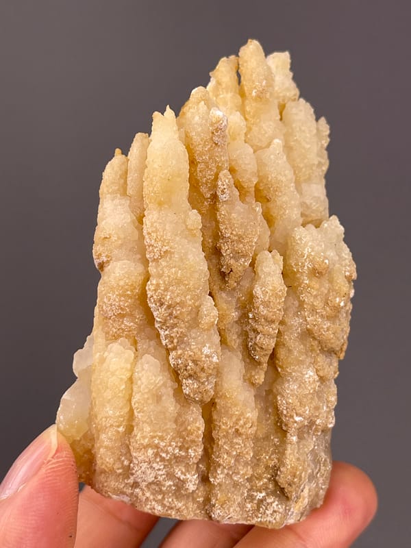Unidentified specimen from Yunnan, China: oblique side showing the uneven tower heights.