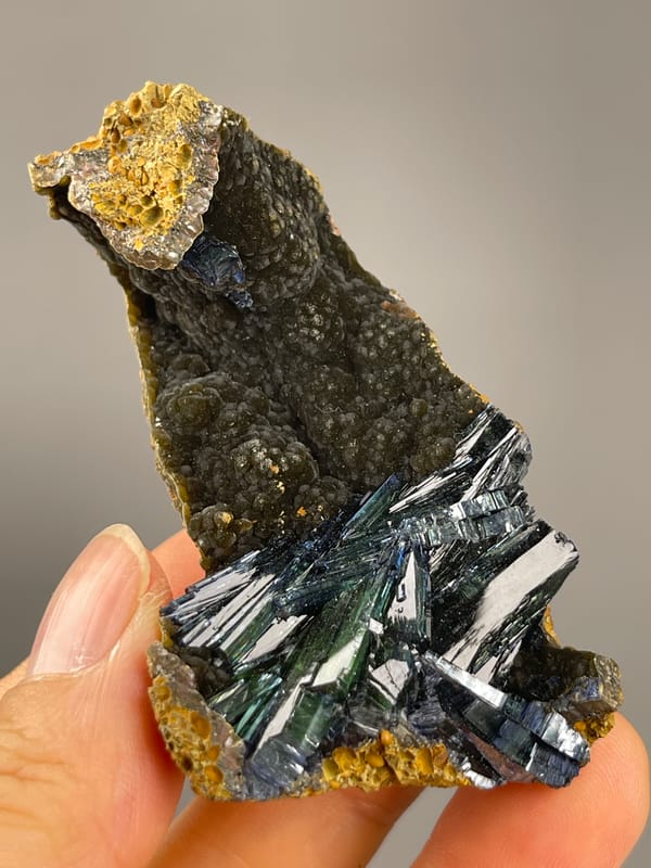 Vivianite from Brazil: reverse angle of the curved matrix and crystal spray.