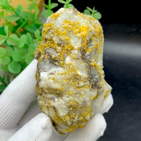 Yellow wulfenite and pale blue baryte over white matrix from Sichuan, China