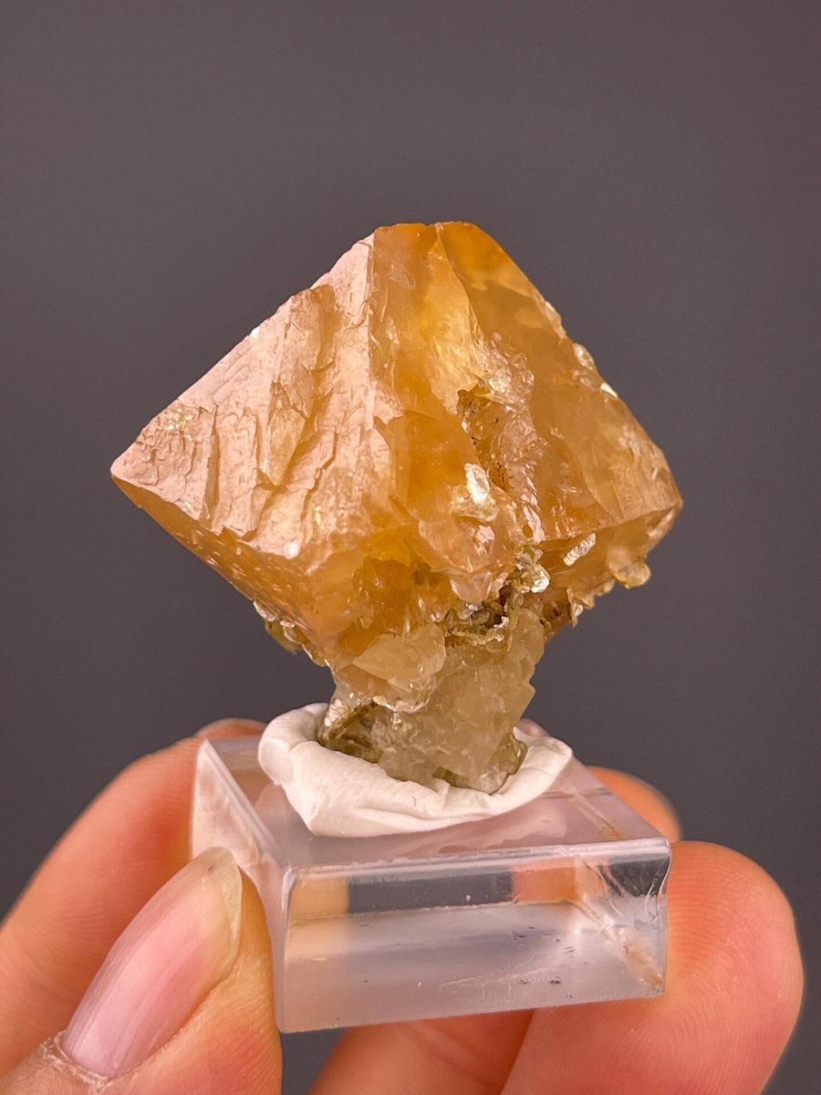 Sichuan Province: Scheelite Orange and Aquamarine Blue