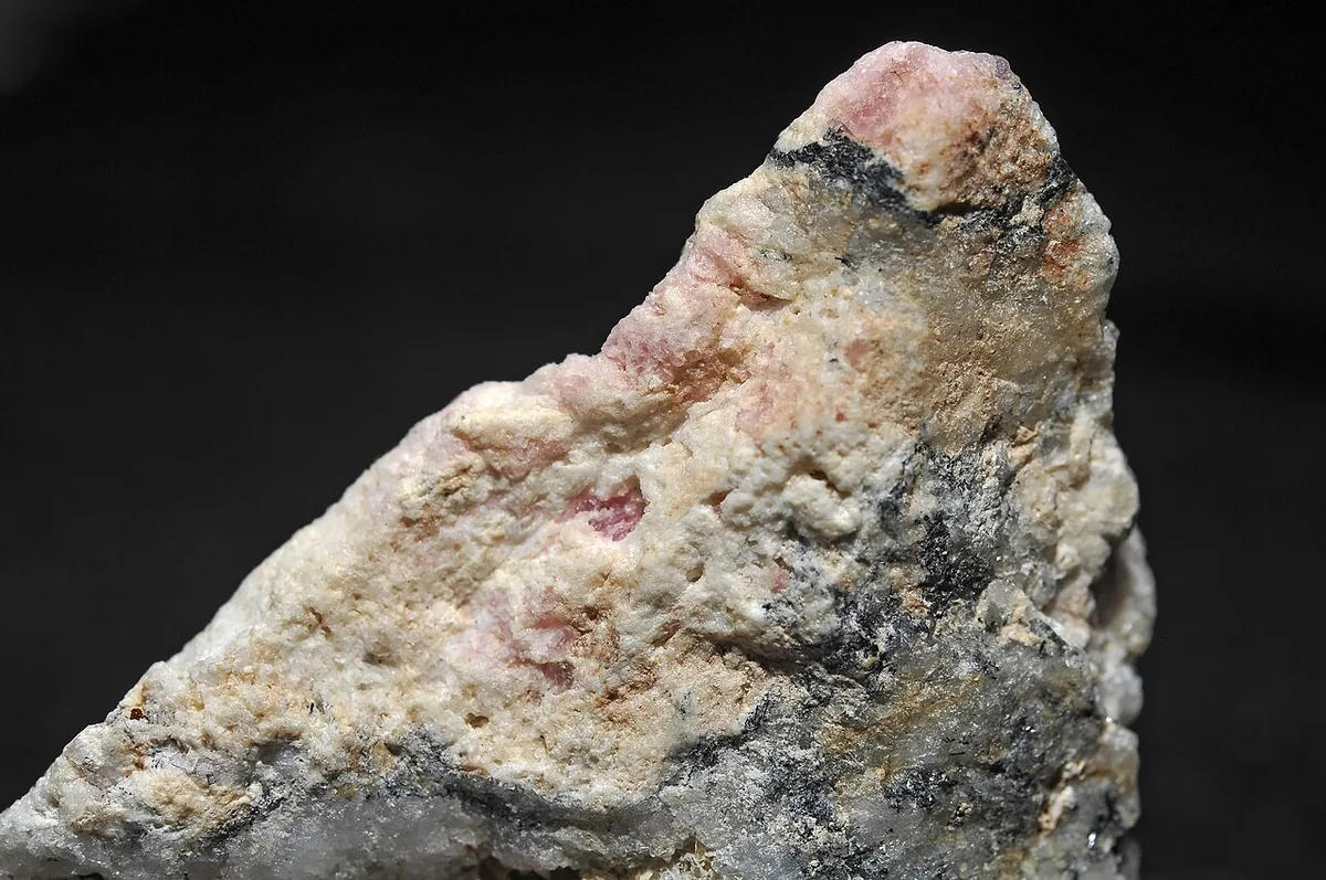 Tugtupite specimen